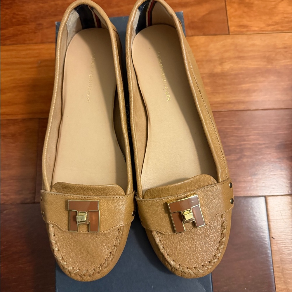 Tommy Hilfiger Tan Leather Women's Loafers with Gold Hardware